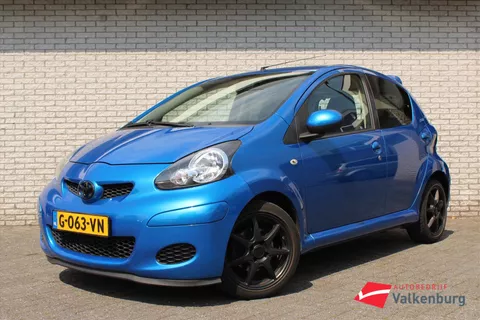 Toyota Aygo 1.0 12V VVT-I 5DRS Dynamic Blue | Camera | Airco | Elektrische ramen | LMV | Spoiler Toyota Aygo 1.0 12V VVT-I 5DRS Dynamic Blue | Camera | Airco | Elektrische ramen | LMV | Spoiler